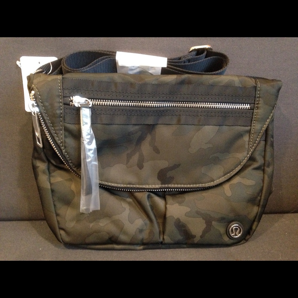 Lululemon Festival II Bag Camo
